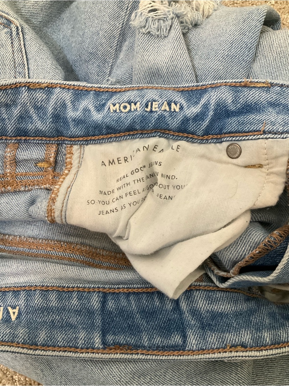 American Eagle Mom Jeans Distressed Light Wash Size 4 Long - Picture 4 of 5